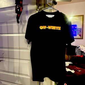 Men’s OFF WHITE tshirt. Brand new with tags!